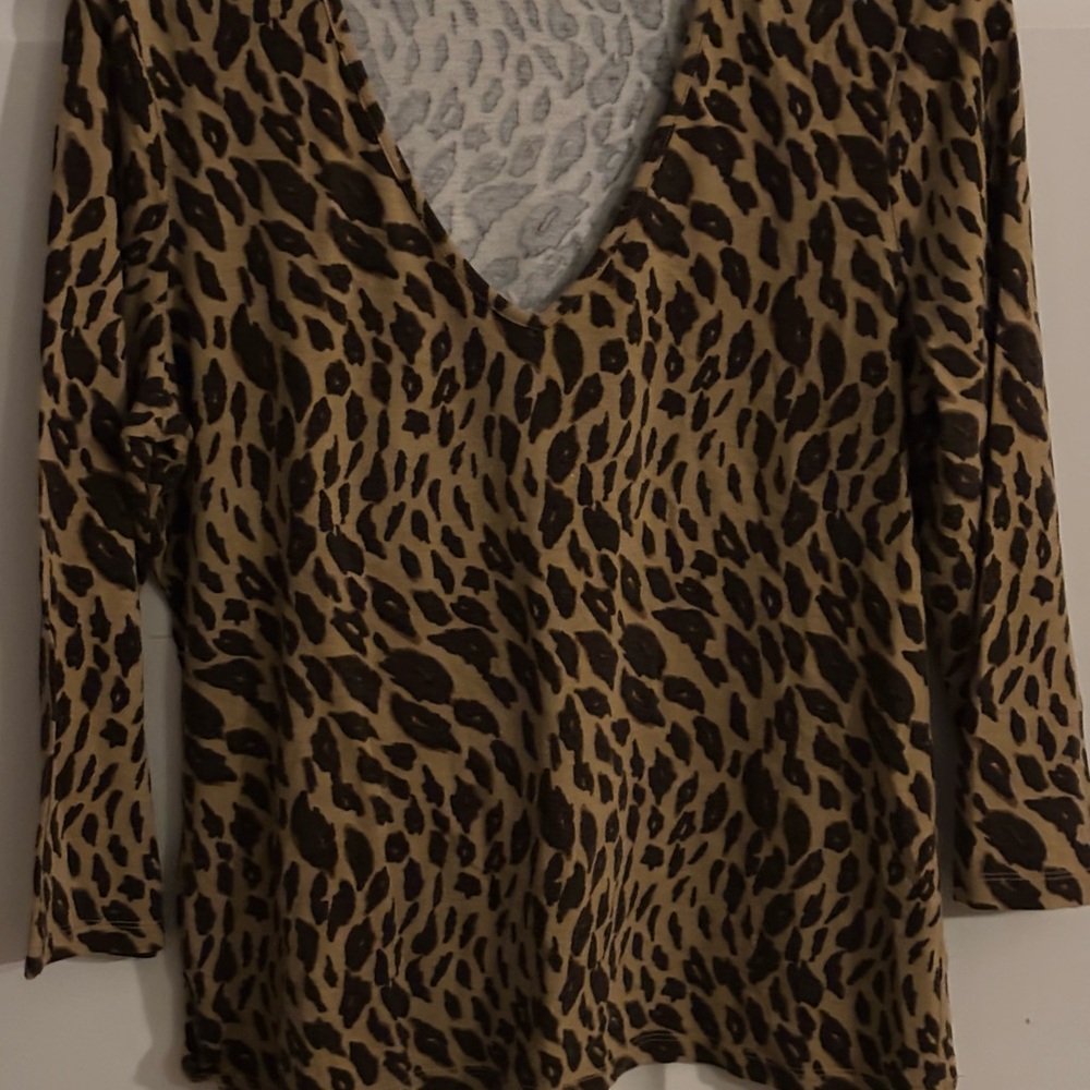 Saks fifth Avenue womens Animal‎ print top Sz L